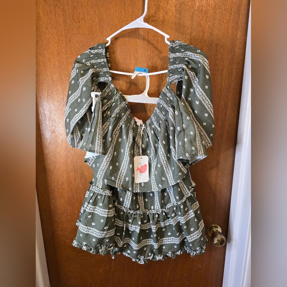 L'atiste Skirt And Top set NWT  LARGE